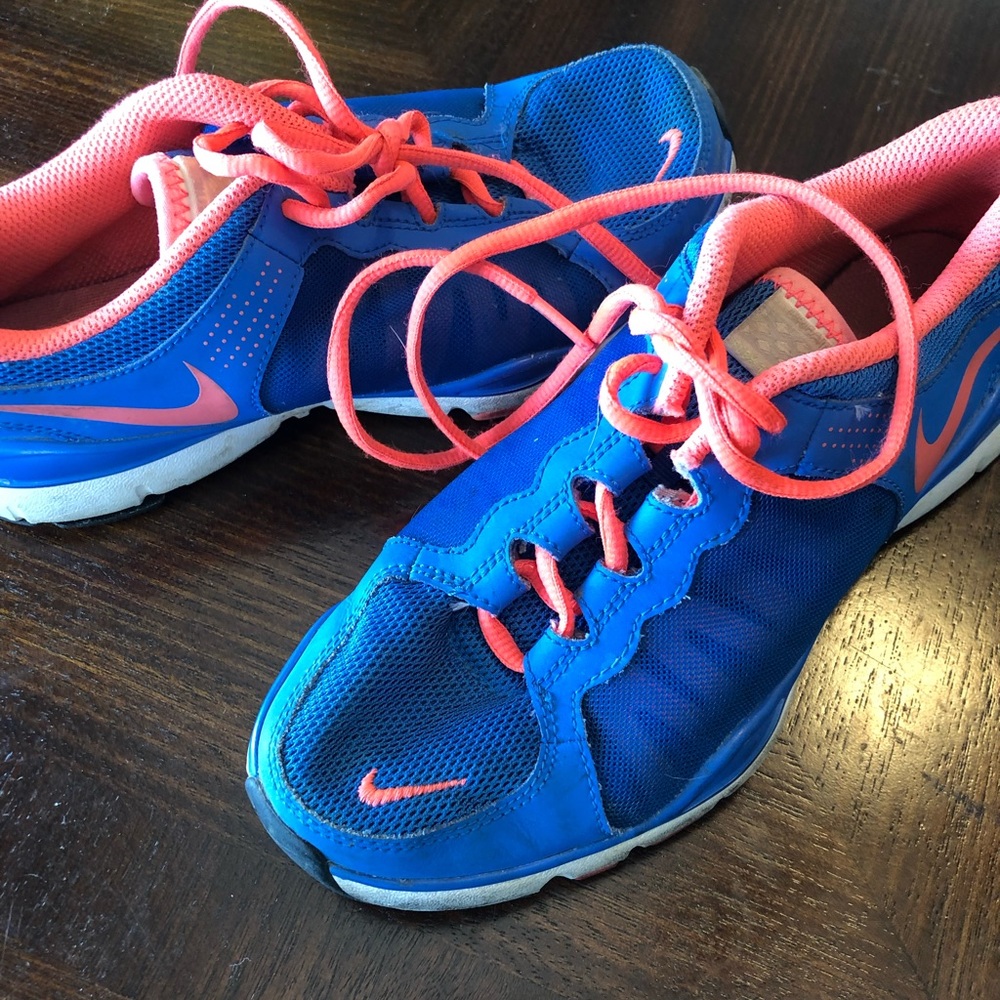 Size 6 Women’s Nikes